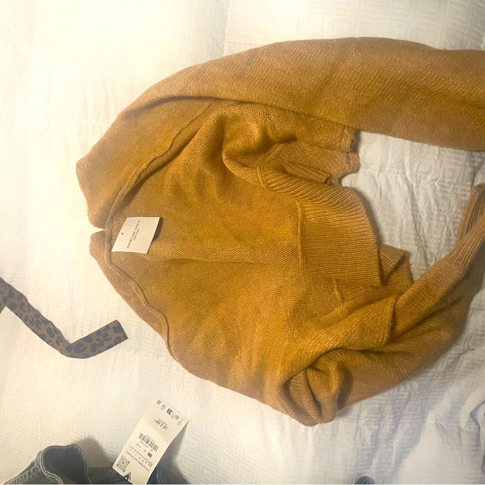 American Eagle Pull over crop cardigan